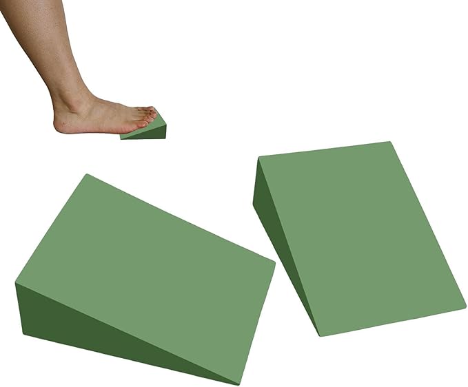 Slant Board for Calf Stretching, Portable Non-Slip Heel Elevated Squat Wedge Lightweight Yoga Foam Wedge Slant Board Trainer for Men and Women Slant Board for Squats for Knees Over Toe