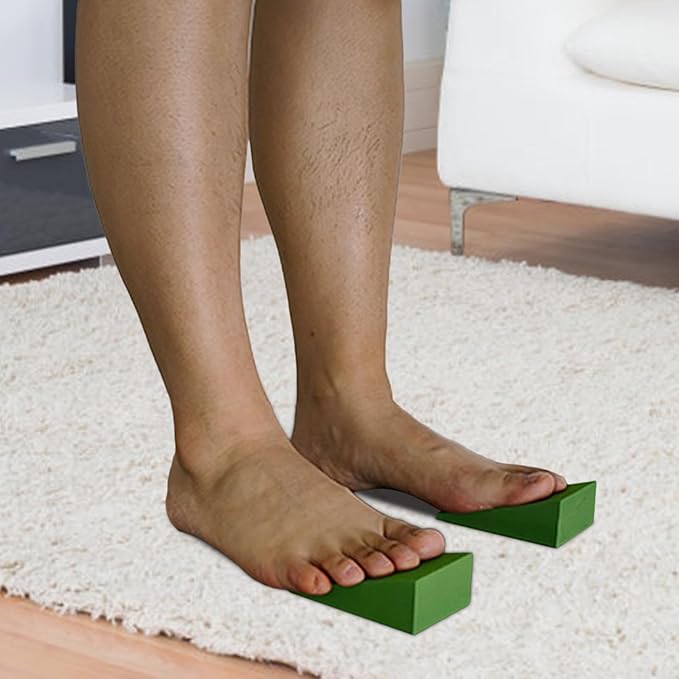 Slant Board for Calf Stretching, Portable Non-Slip Heel Elevated Squat Wedge Lightweight Yoga Foam Wedge Slant Board Trainer for Men and Women Slant Board for Squats for Knees Over Toe